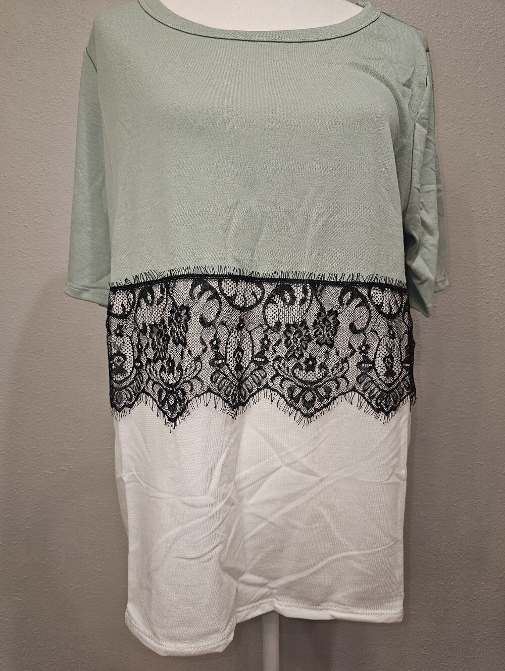 NWOT-Mint & White With Black Lace Band Tunic Top